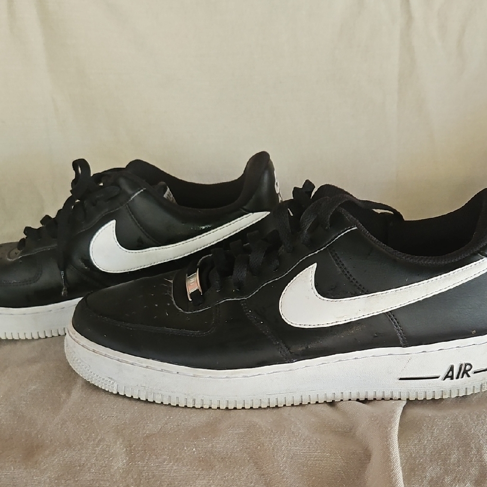 Nike Black and White Sneakers